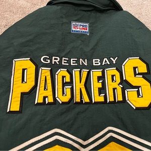 Vintage 90’s Pro line Logo authentic Green Bay Packers NFL Puffer jacket